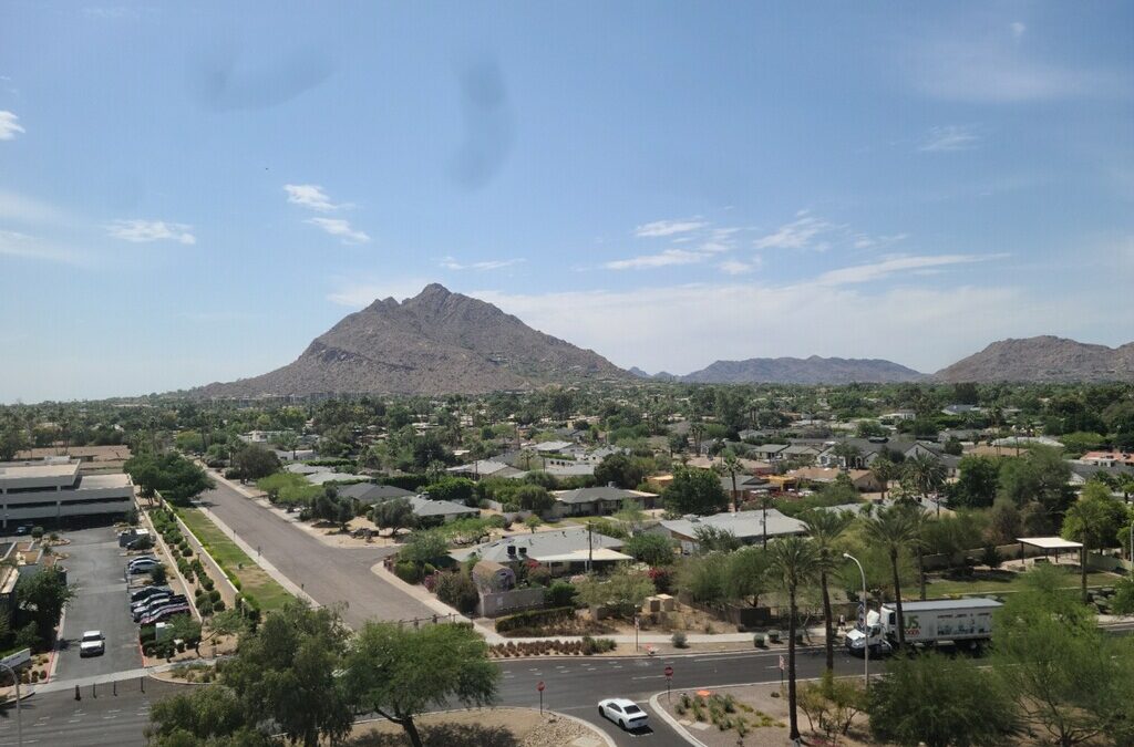 Arizona Wanderlust, the Cars of the Future, and Sweet Eats