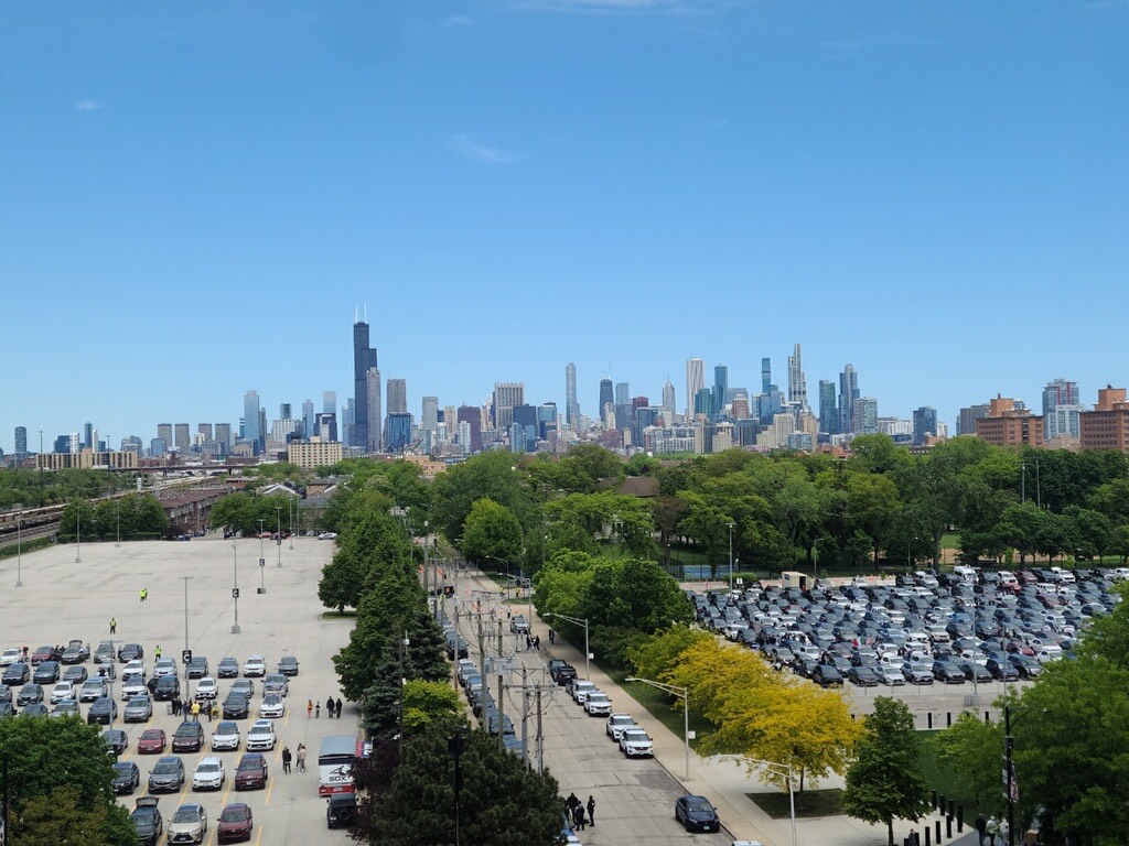 Michael Vater Esq TravelingLawyer Chicago Skyline